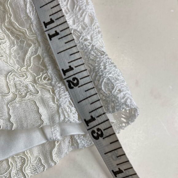 CACHE’ 6 White Fully Lined Lacey  Front Zip Short Shorts - Picture 5 of 12